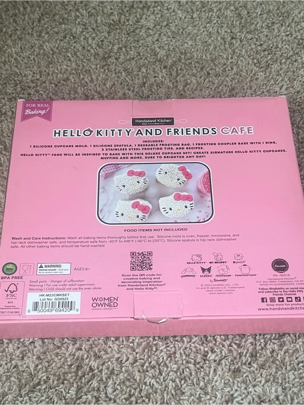 NWT ✨ Hello Kitty & Friends Pink Silicone Cupcake Baking Set